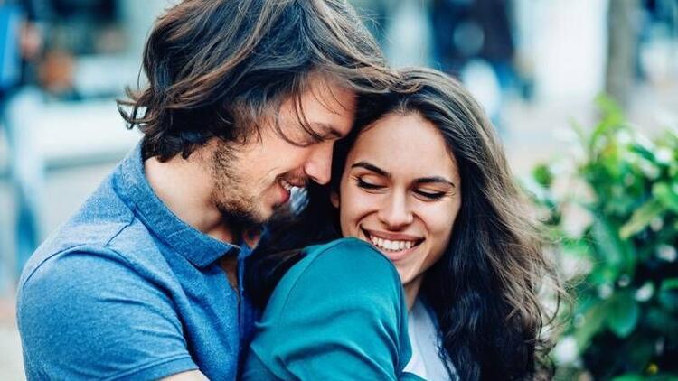 hoslandiginiz-erkegin-dikkatini-nasil-cekersiniz